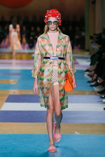 Look 24